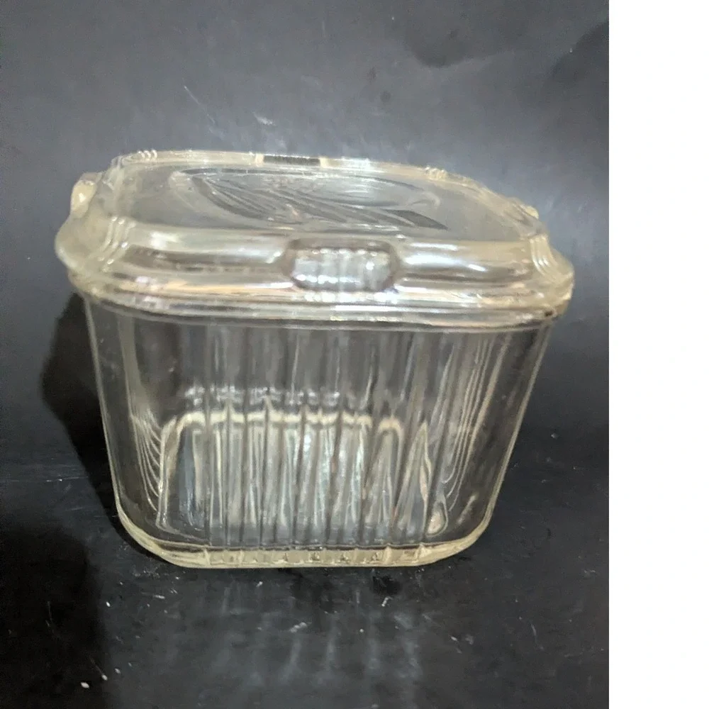 Vtg Federal glass Refrigerator Dish Square Ribbed Base Embossed Vegetable‎ Lid
